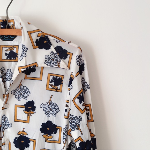 Fabulous 1970’s Long Sleeve Disco Button Down for Men - Picture 4 of 8